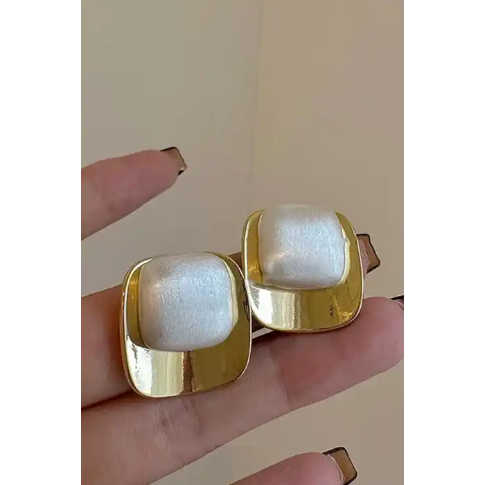 Altın Renk İnci Detaylı Küpe (Çift)