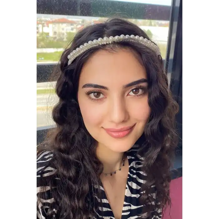 Altın Renk İnci Detaylı Taç