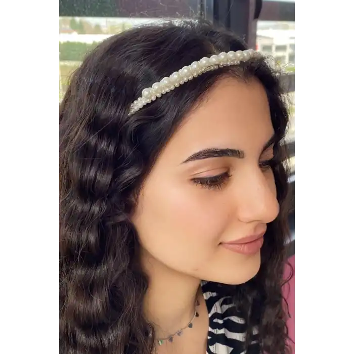 Altın Renk İnci Detaylı Taç