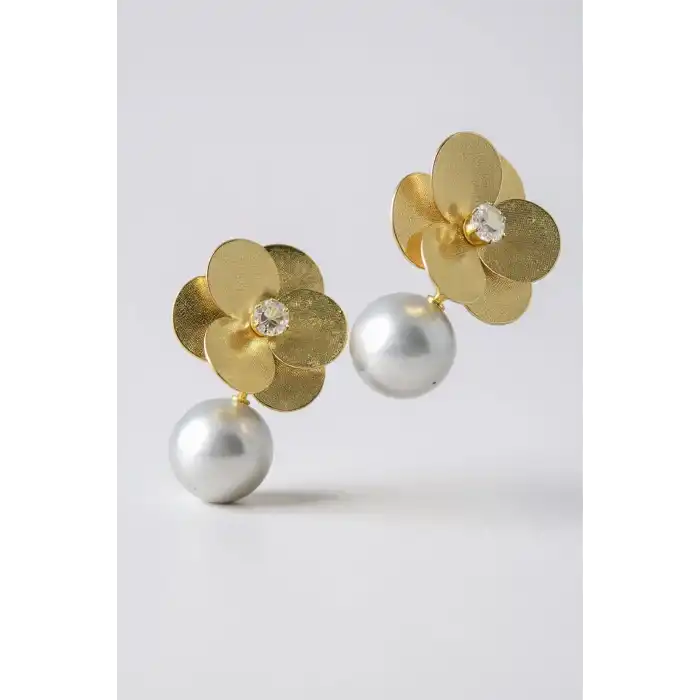 Altın Renk İnci ve Çiçek Detaylı 14k Altın Kaplama  Küpe (Çift)