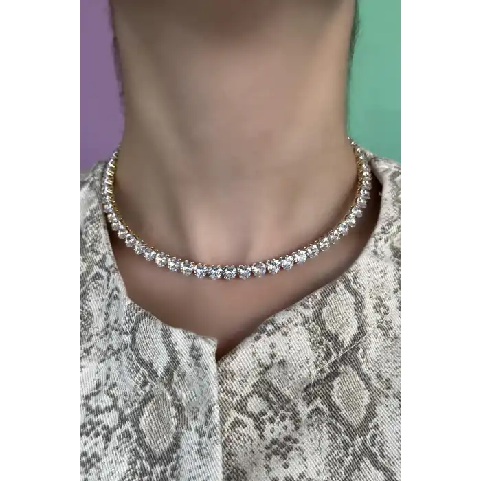 Altın Renk Kalp Detaylı Taşlı Choker Kolye