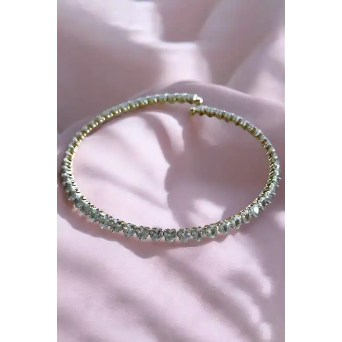 Altın Renk Kalp Detaylı Taşlı Choker Kolye