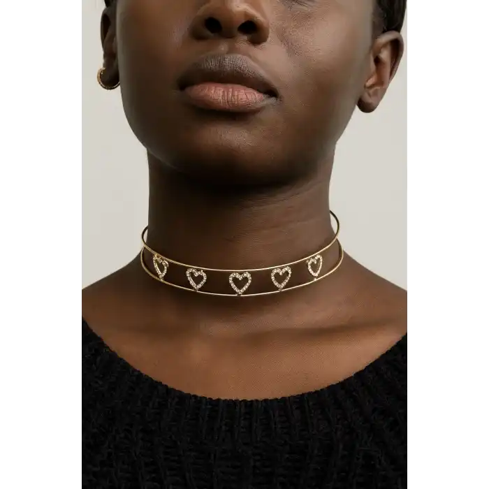 Altın Renk Kalp Figürlü Taş Detaylı Choker Kolye