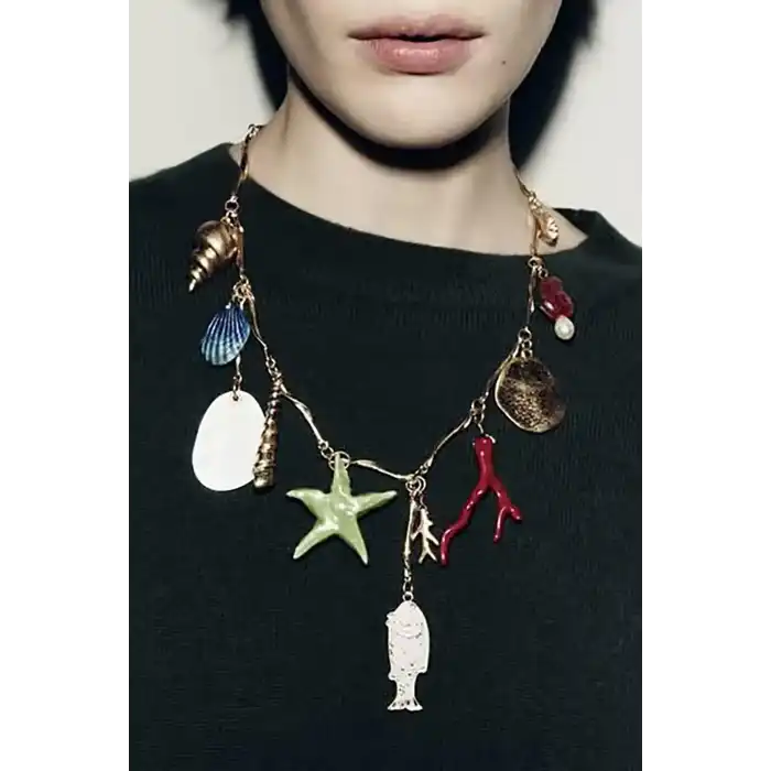 Altın Renk Karışık Figürlü Tasarım Kolye