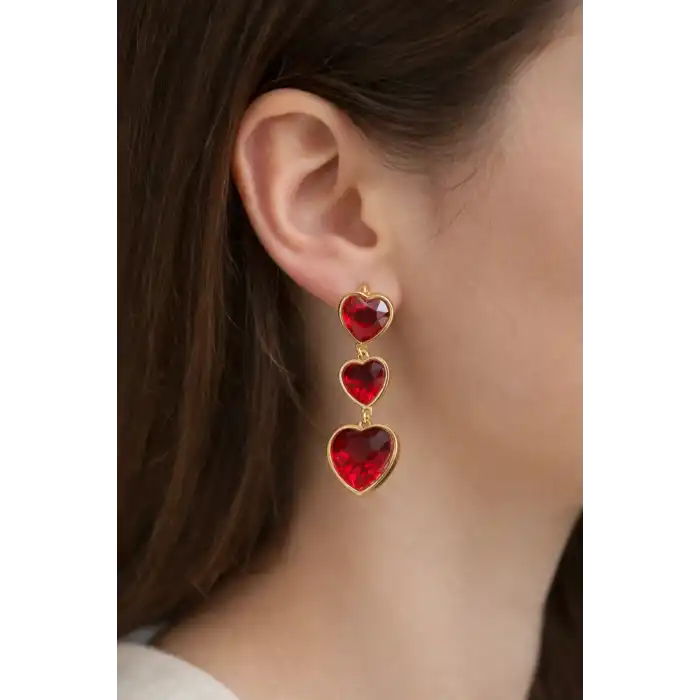 Altın Renk Kırmızı Kalp Detaylı Çelik Küpe (Çift)