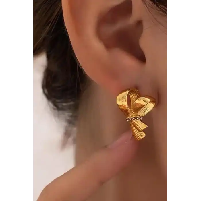 Altın Renk Kurdele Figürlü Çelik Küpe (Çift)