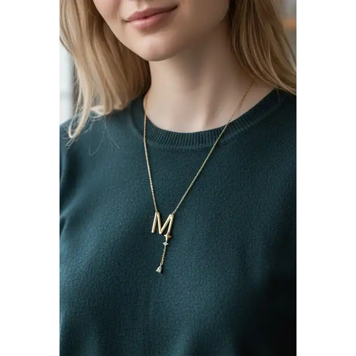 Altın Renk M Harfli Taş Detaylı Çelik Kolye