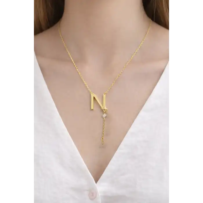 Altın Renk N Harfli Taş Detaylı Çelik Kolye