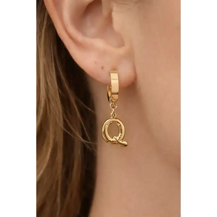 Altın Renk Q Harf Çelik Küpe (Çift)