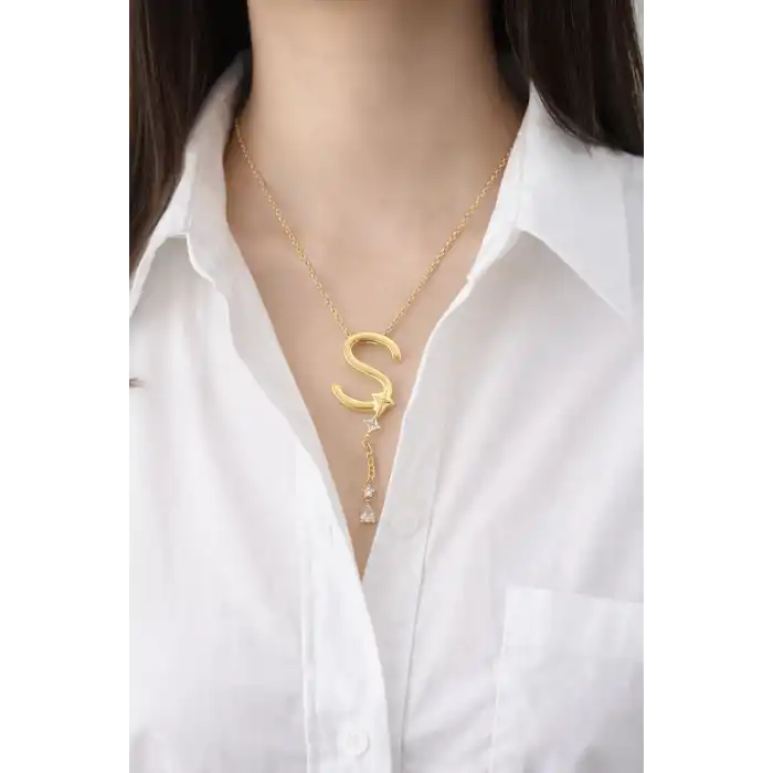Altın Renk S Harfli Taş Detaylı Çelik Kolye