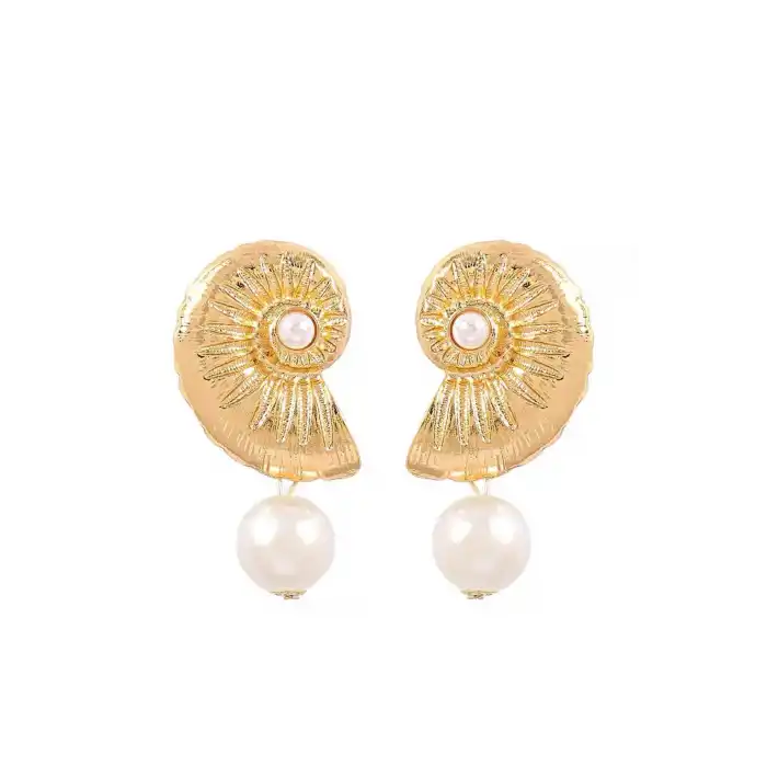 Altın Renk Salyangoz Figürlü İnci Detaylı Çelik Küpe (Çift)