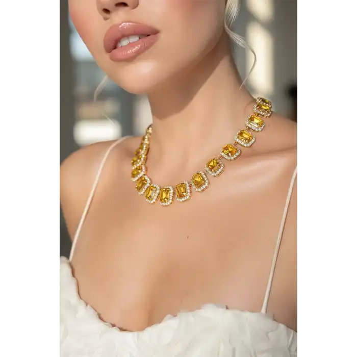 Altın Renk Sarı Taş Detaylı Tasarım Abiye Kolye