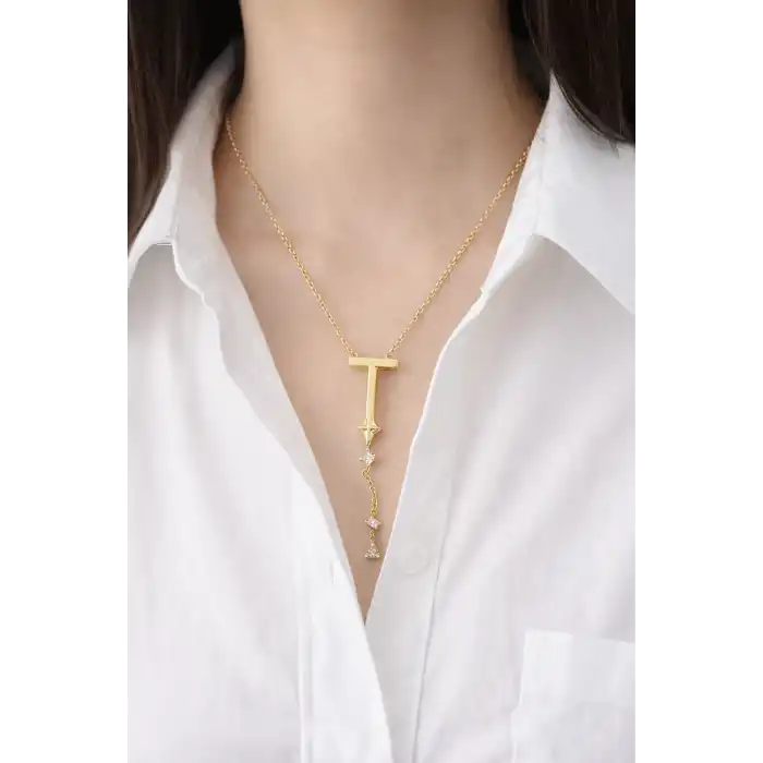 Altın Renk T Harfli Taş Detaylı Çelik Kolye