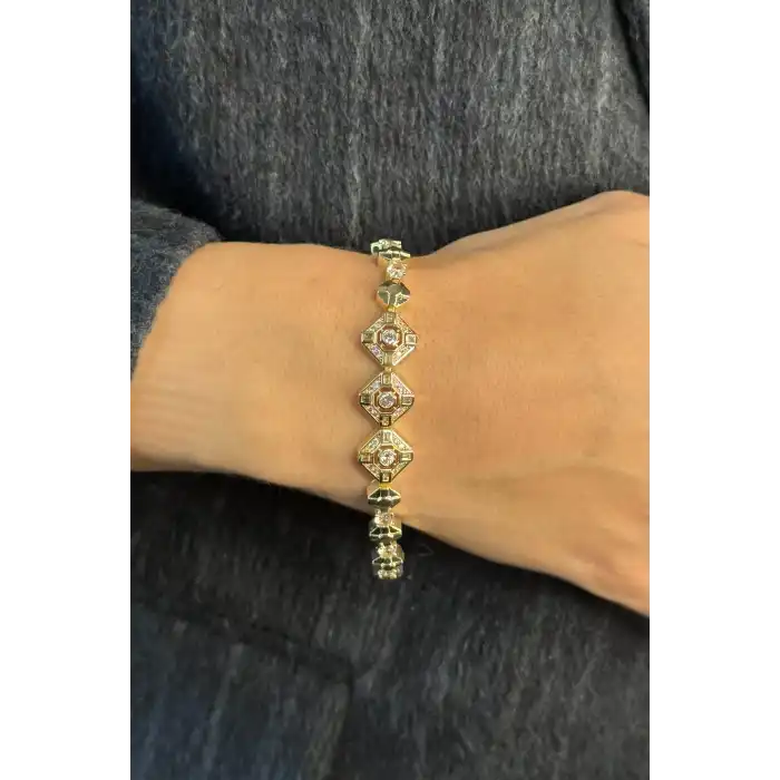 Altın Renk Taş Detaylı 14K Altın Kaplama VİP Bileklik