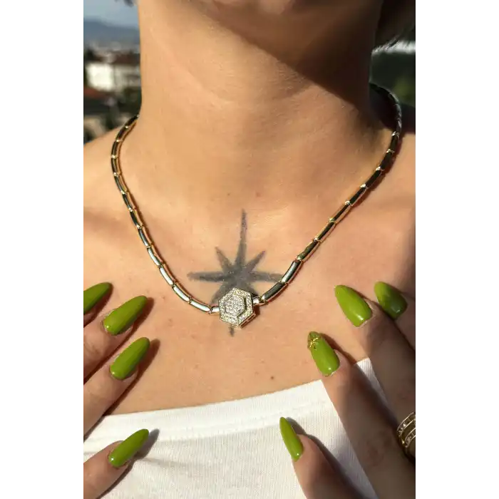 Altın Renk Taş Detaylı 14K Altın Kaplama VİP Kolye