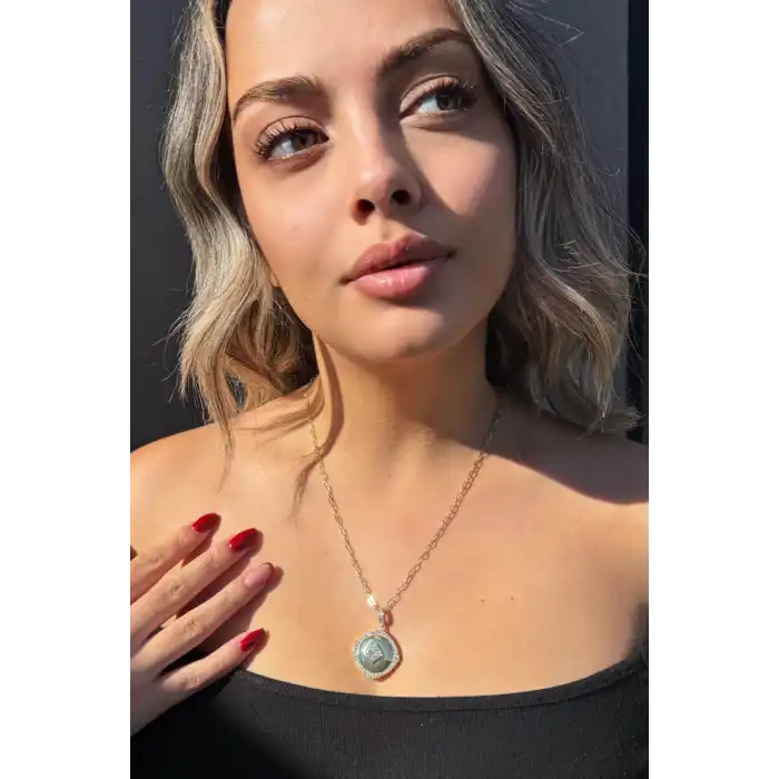 Altın Renk Taş Detaylı Altın Kaplama VİP Kolye