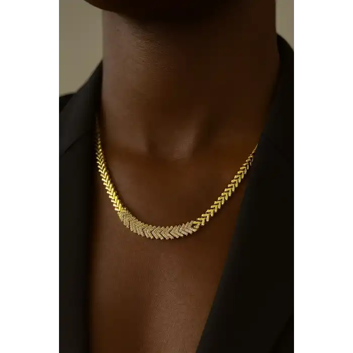 Altın Renk Taş Detaylı Balık Sırtı VİP Kolye