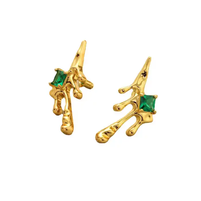 Altın Renk Taş Detaylı Çelik Küpe (Çift)