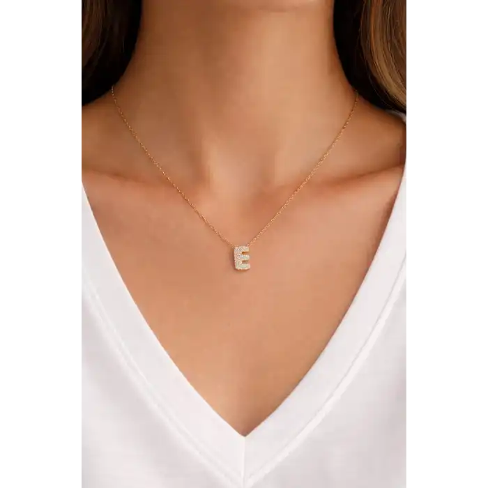 Altın Renk Taş Detaylı E Harfli Mini Çelik Kolye