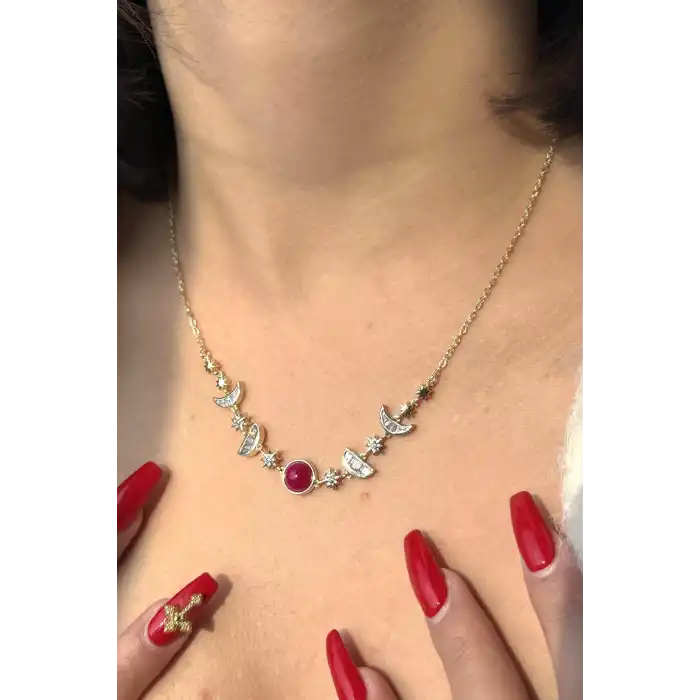 Altın Renk Taş Detaylı Kolye