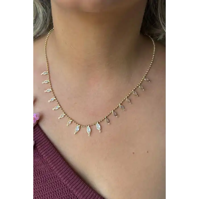 Altın Renk Taş Detaylı Kolye