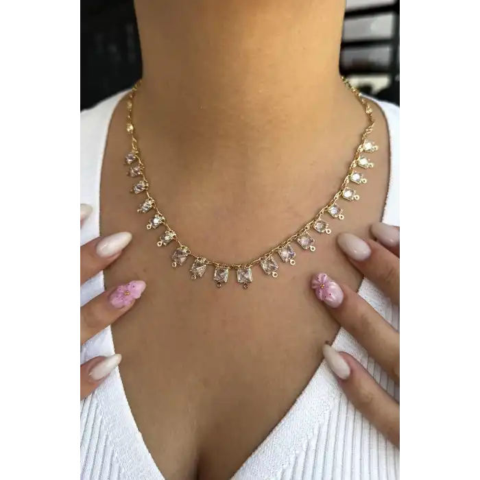 Altın Renk Taş Detaylı Kolye