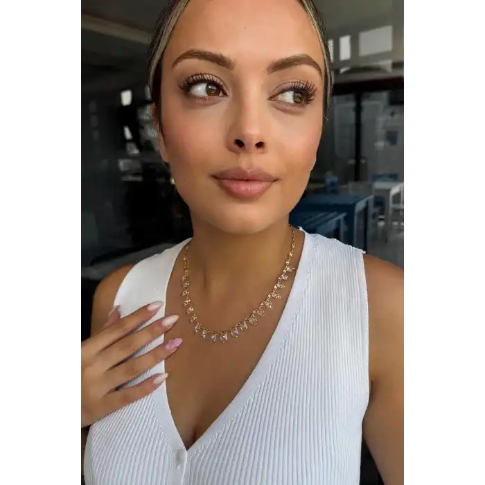 Altın Renk Taş Detaylı Kolye