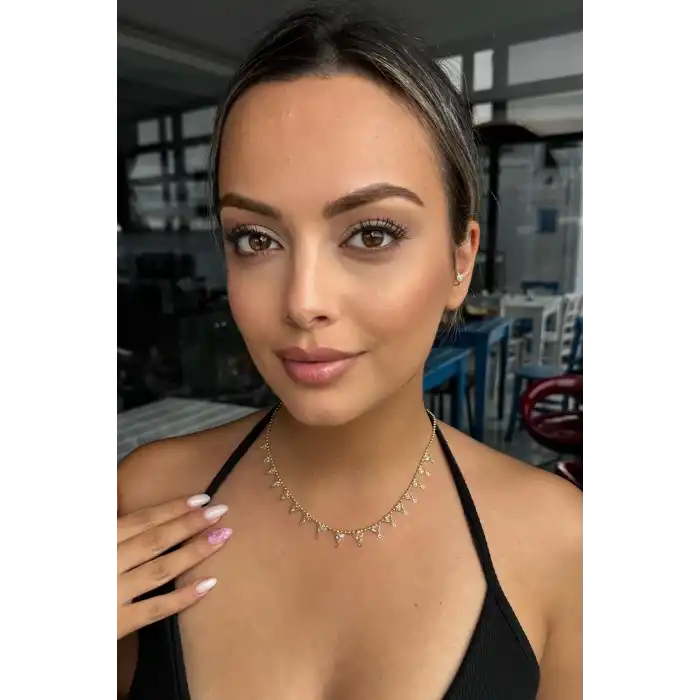 Altın Renk Taş Detaylı Kolye