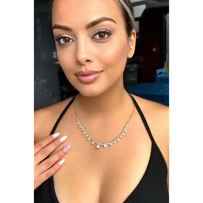 Altın Renk Taş Detaylı Kolye