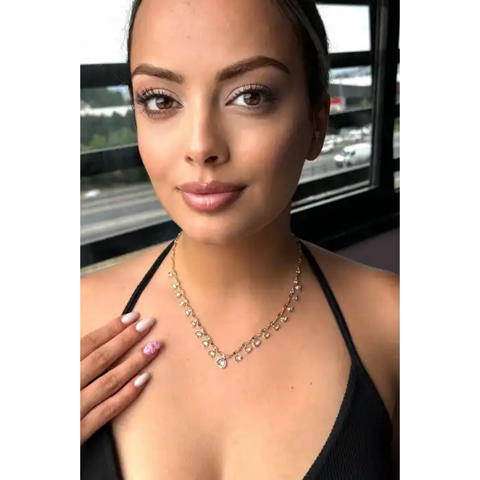 Altın Renk Taş Detaylı Kolye