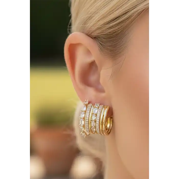 Altın Renk Taş Detaylı Küpe (Çift)