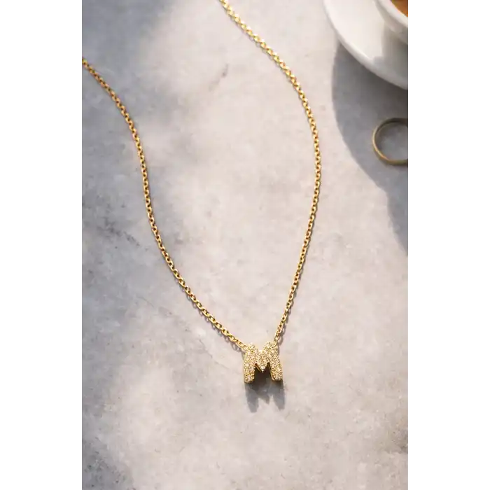 Altın Renk Taş Detaylı M Harfli Mini Çelik Kolye