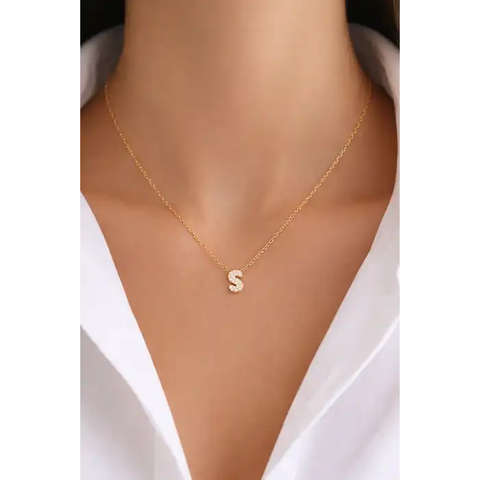 Altın Renk Taş Detaylı S Harfli Mini Çelik Kolye