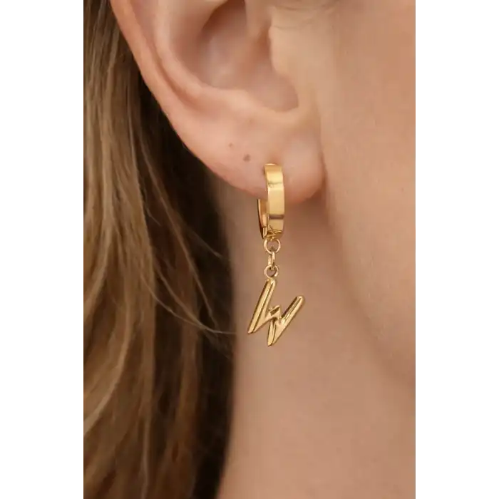 Altın Renk W Harf Çelik Küpe (Çift)