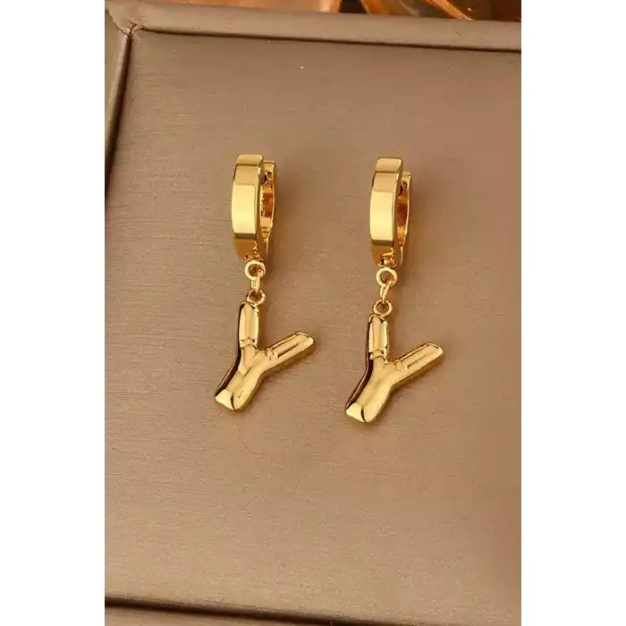 Altın Renk Y Harf Çelik Küpe (Çift)