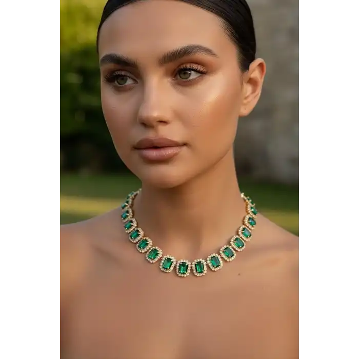 Altın Renk Yeşil Taş Detaylı Tasarım Abiye Kolye