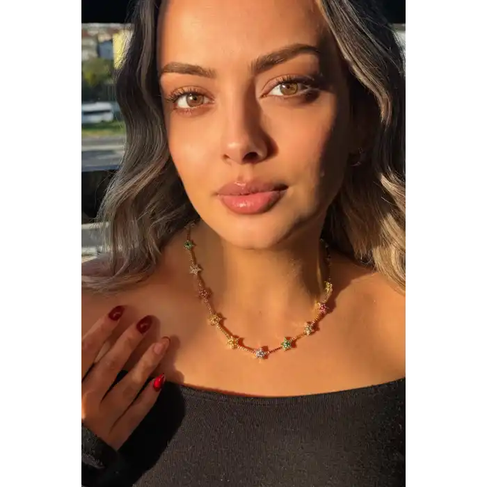 Altın Renk  Yıldız Figürlü Renkli Taş Detaylı Altın Kaplama VİP Kolye