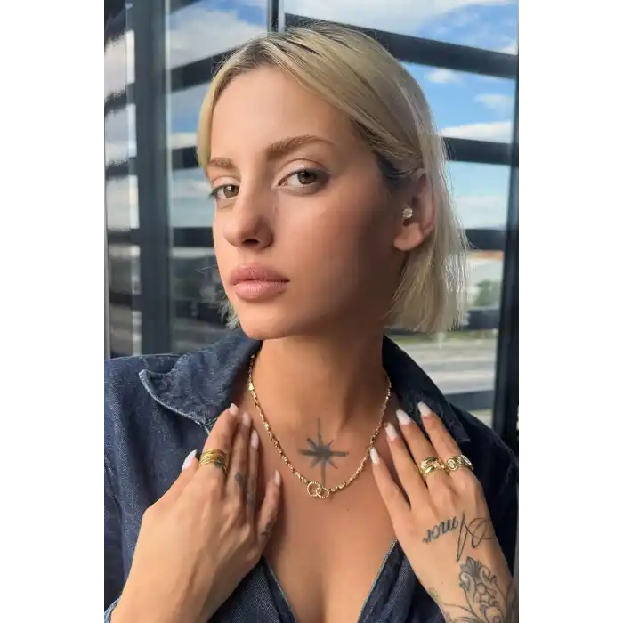 Altın Renk Yıldız Figürlü Taş Detaylı Kolye