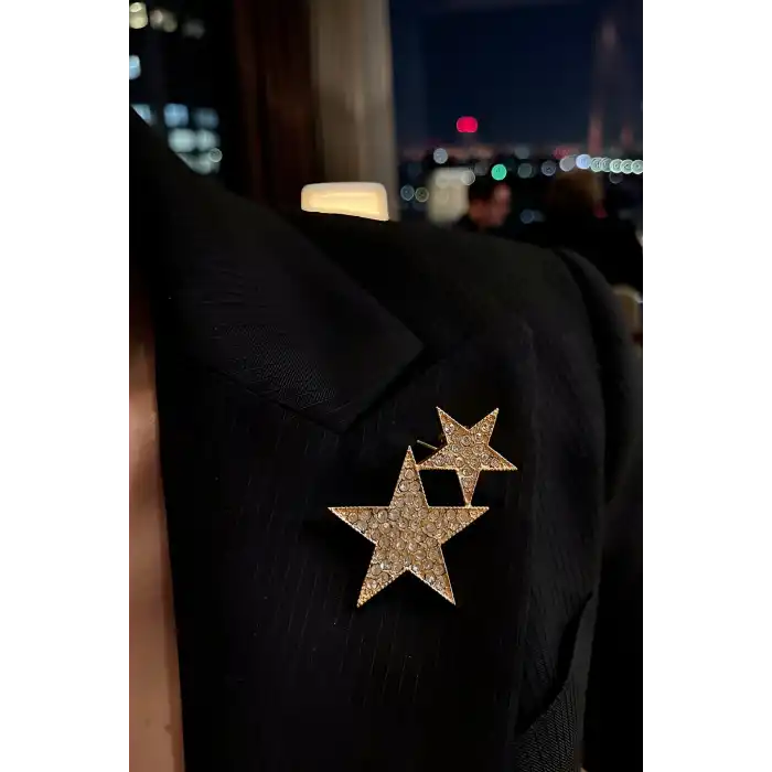 Altın Renk Yıldız Figürlü Taşlı Broş