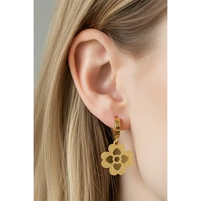 Altın Renk Yonca Figürlü Çelik Küpe (Çift)