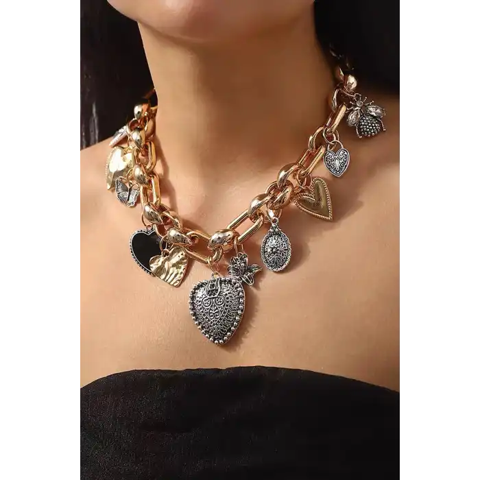 Altın Ve Gümüş Renk Charmlı Tasarım Kolye