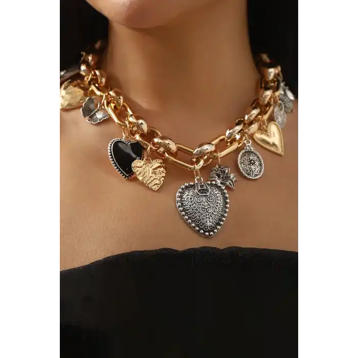 Altın Ve Gümüş Renk Charmlı Tasarım Kolye