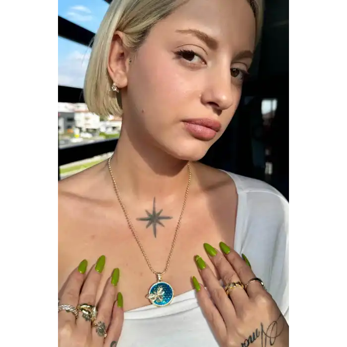 Altın Ve Mavi Renk Arı Figürlü 14K Altın Kaplama VİP Kolye