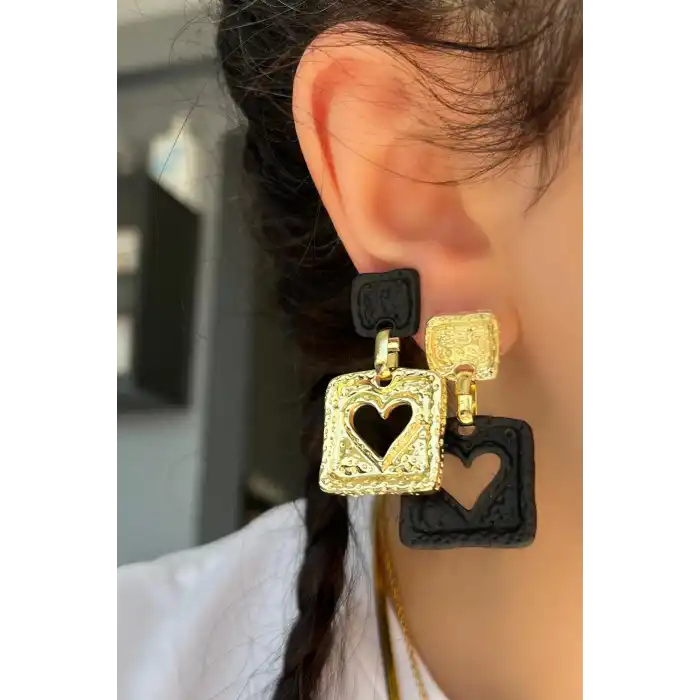 Altın Ve Siyah Renk Kalp Figürlü Küpe (Çift)