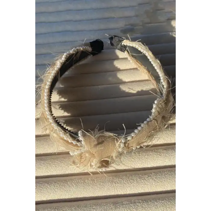 Bej Renk İnci Detaylı Taç