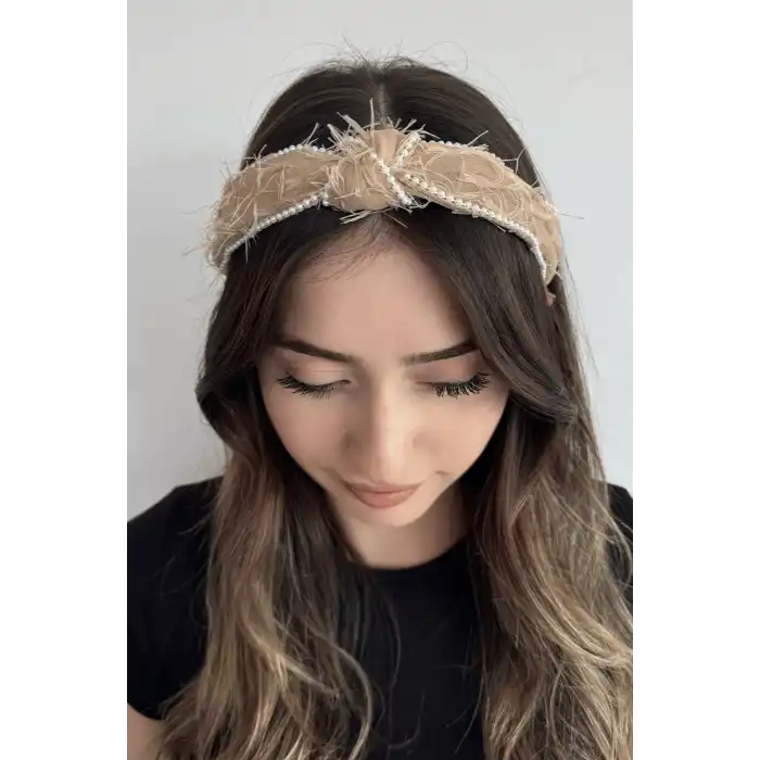 Bej Renk İnci Detaylı Taç