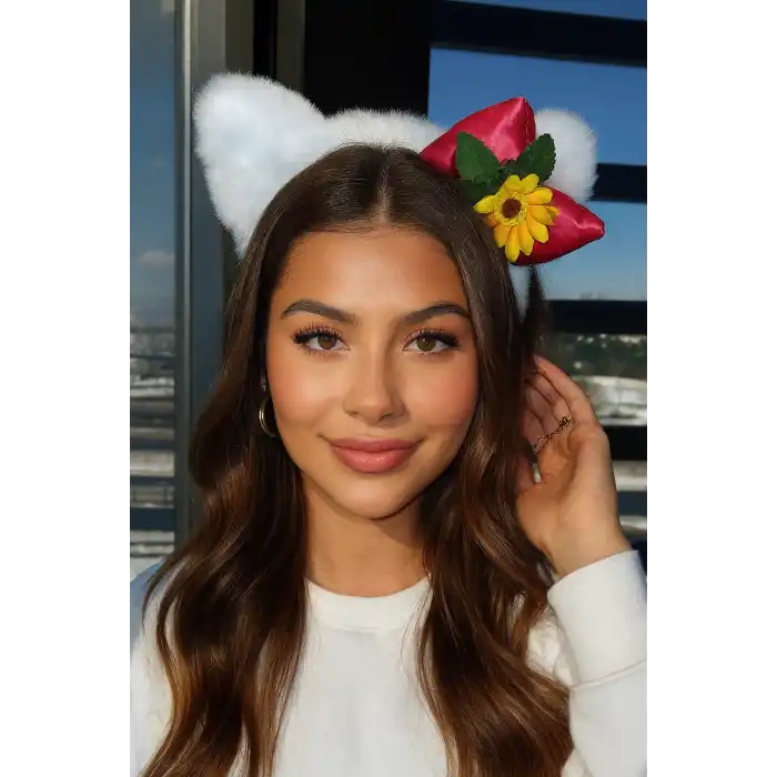 Beyaz Renk Çiçek Figürlü Kulak Detaylı Peluş Taç