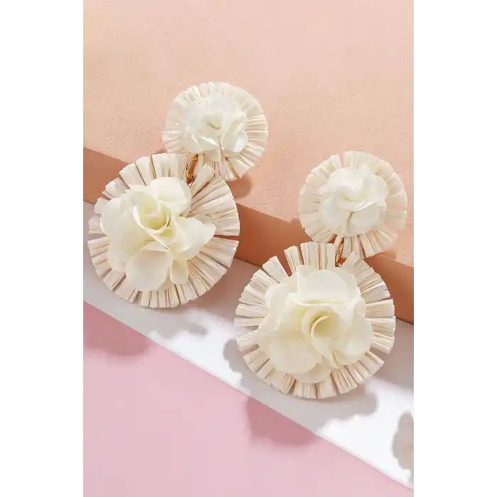 Beyaz Renk Çiçek Figürlü Küpe (Çift)