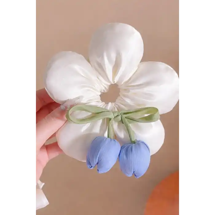 Beyaz Renk Çiçek Figürlü Sallantılı Simit Toka