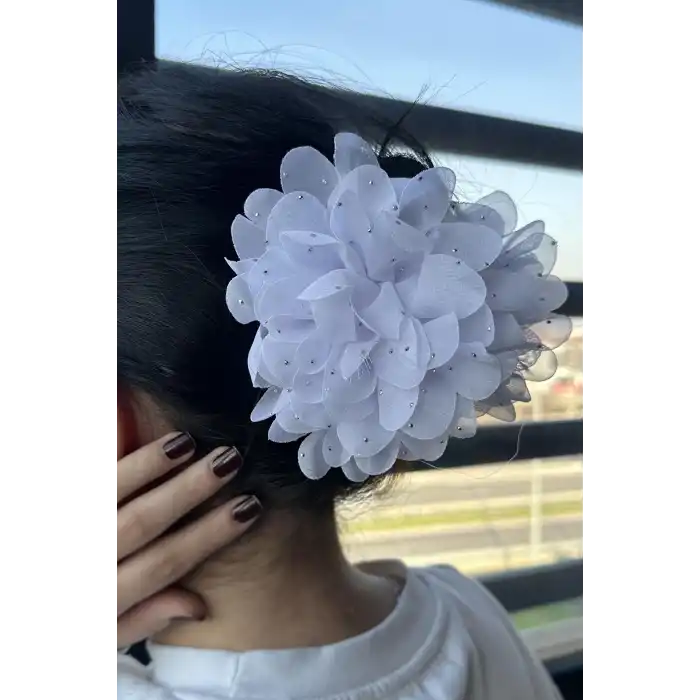 Beyaz Renk Çiçek Figürlü Taş Detaylı Mandal Toka